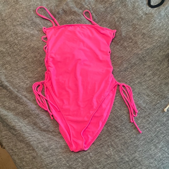 Lovers and Friends Pepper One Piece - Picture 2 of 7